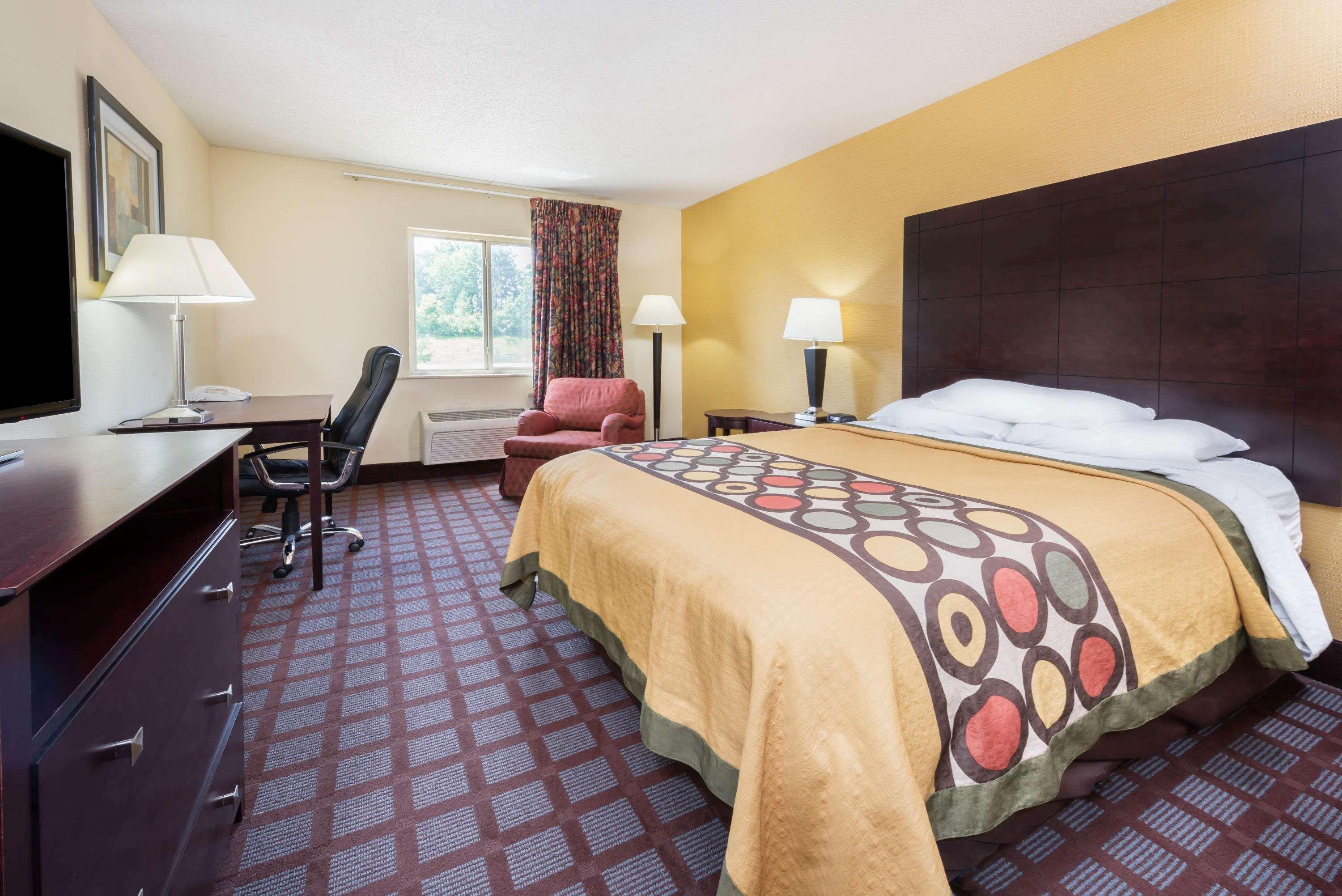 Super 8 By Wyndham Bloomington University Area Екстер'єр фото