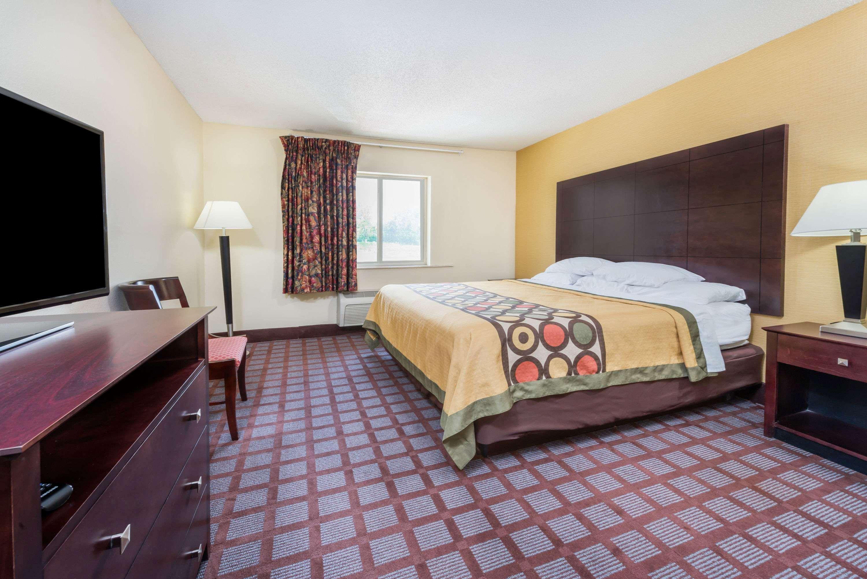 Super 8 By Wyndham Bloomington University Area Екстер'єр фото