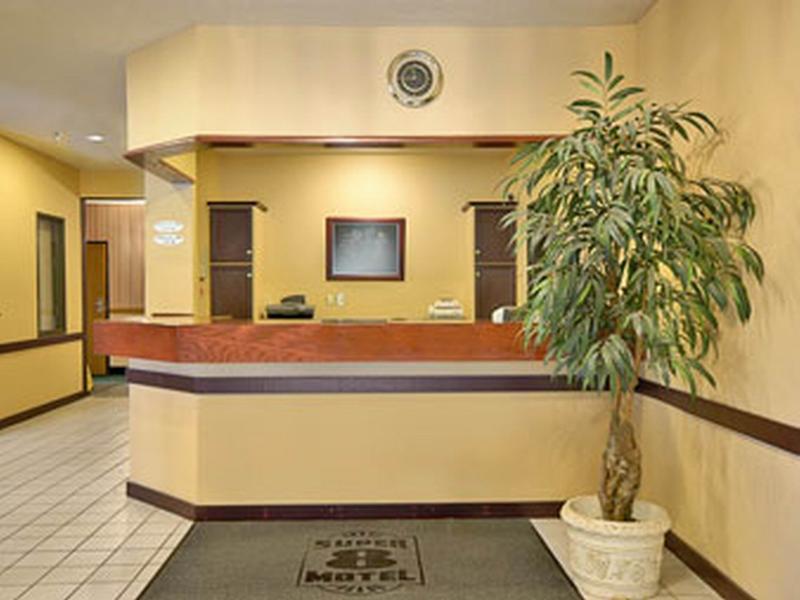 Super 8 By Wyndham Bloomington University Area Екстер'єр фото